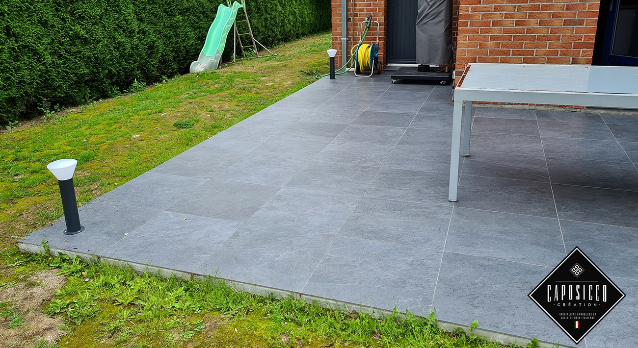 Pose de carrelage extérieur pour une terrasse